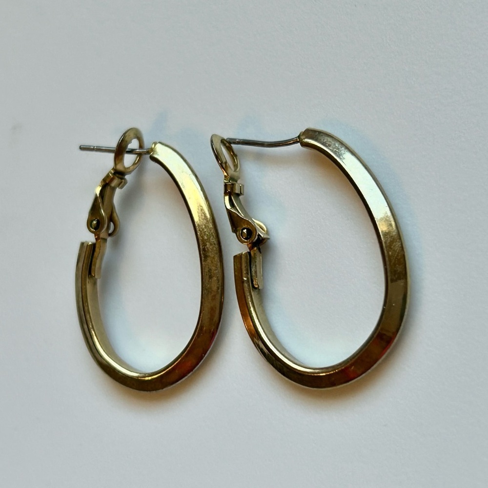 Vintage Gold Tone Oval Hoop Earrings Classic Vintage Hoops Gold Hoops Minimalist - Picture 3 of 13